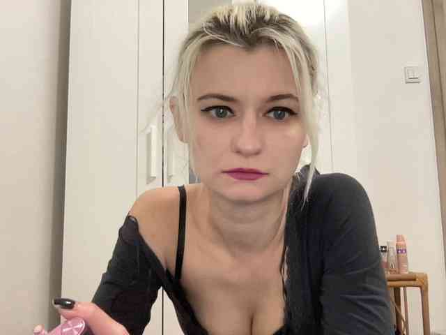 OnikaLove webcam