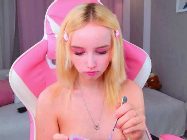 b4by-lol1's BongaCams show and profile