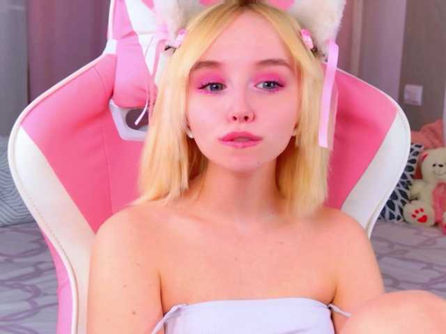 b4by-lol1's BongaCams show and profile