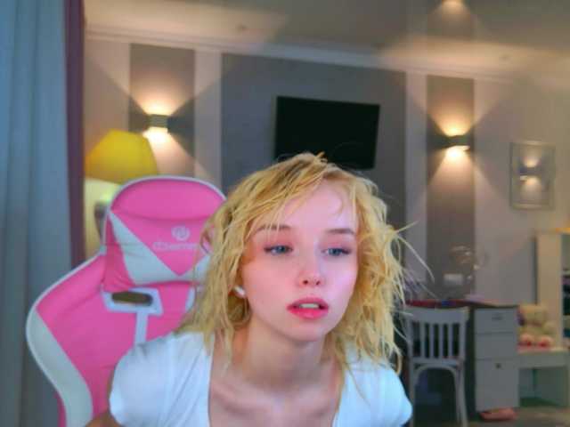 b4by-lol1's BongaCams show and profile