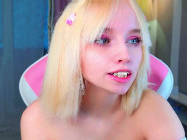 b4by-lol1's BongaCams show and profile