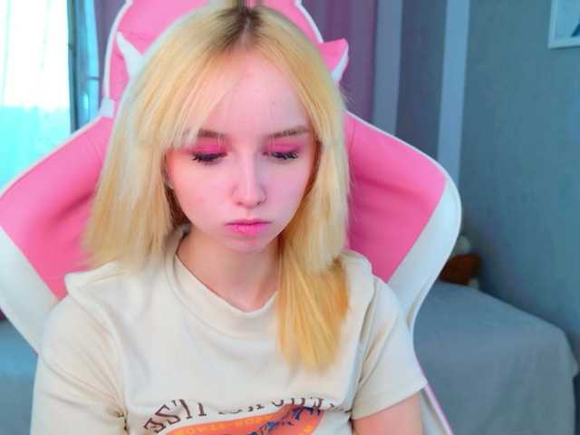 b4by-lol1's BongaCams show and profile