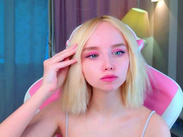 b4by-lol1's BongaCams show and profile