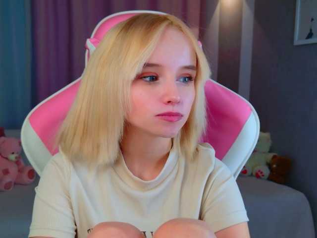 b4by-lol1's BongaCams show and profile