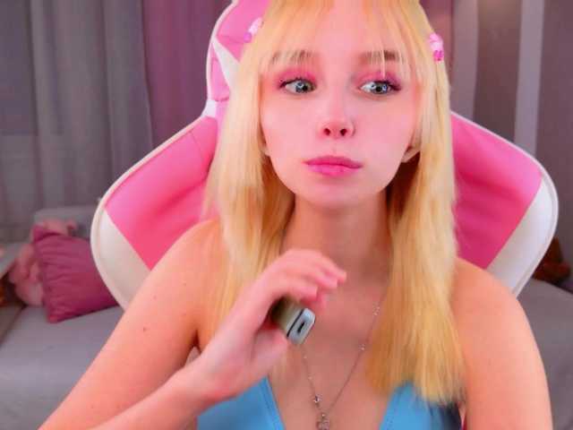 b4by-lol1's BongaCams show and profile