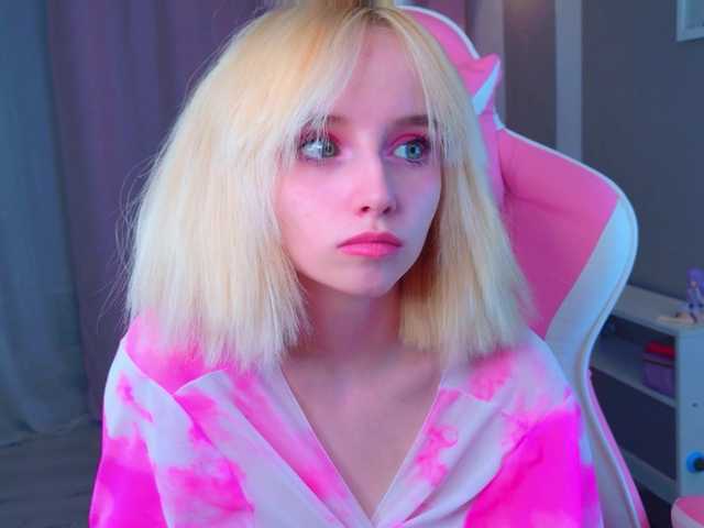 b4by-lol1's BongaCams show and profile