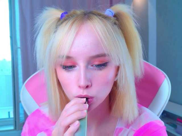 b4by-lol1's BongaCams show and profile