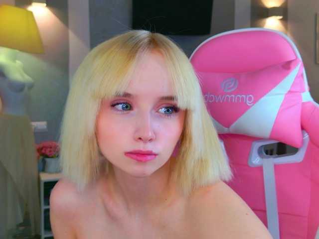 b4by-lol1's BongaCams show and profile