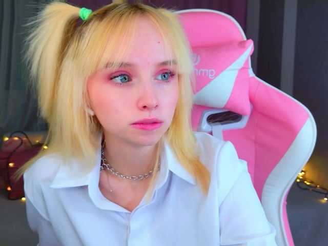 b4by-lol1's BongaCams show and profile