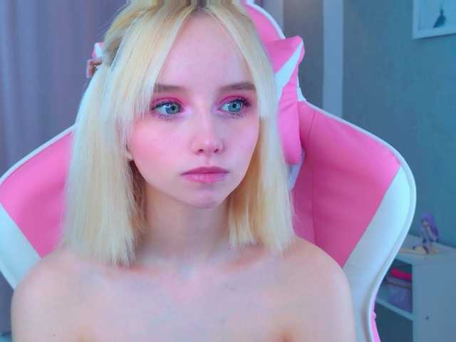 b4by-lol1's BongaCams show and profile