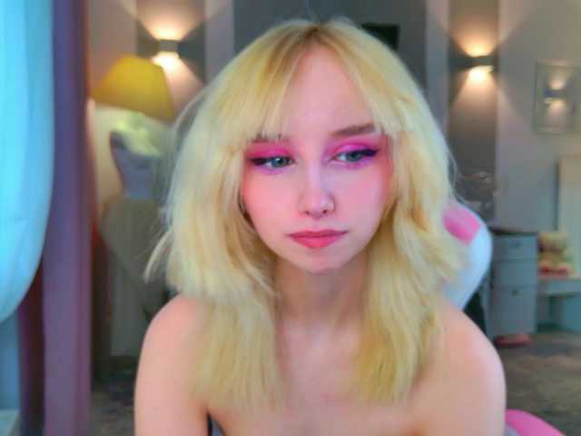 b4by-lol1's BongaCams show and profile