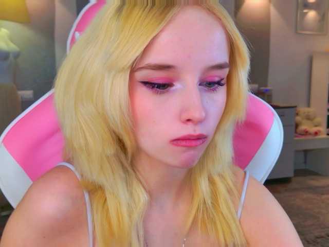 b4by-lol1's BongaCams show and profile