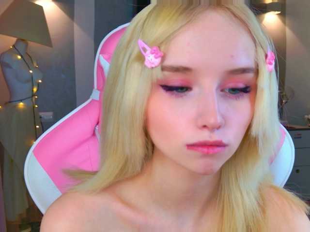 b4by-lol1's BongaCams show and profile