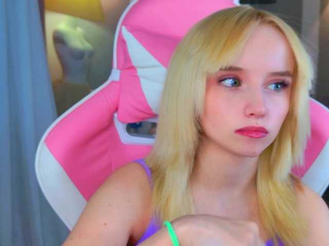 b4by-lol1's BongaCams show and profile