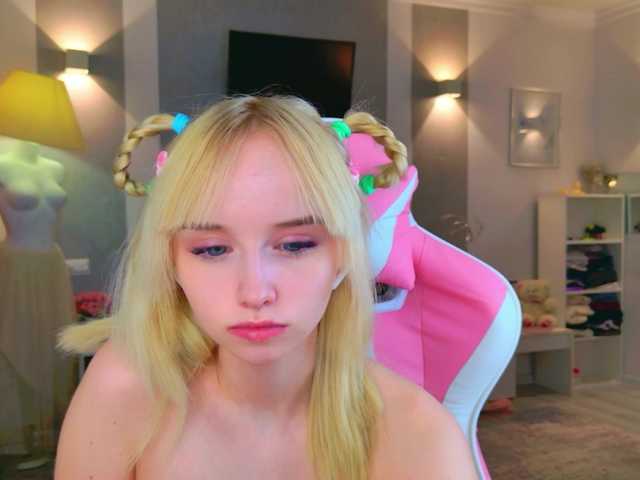 b4by-lol1's BongaCams show and profile