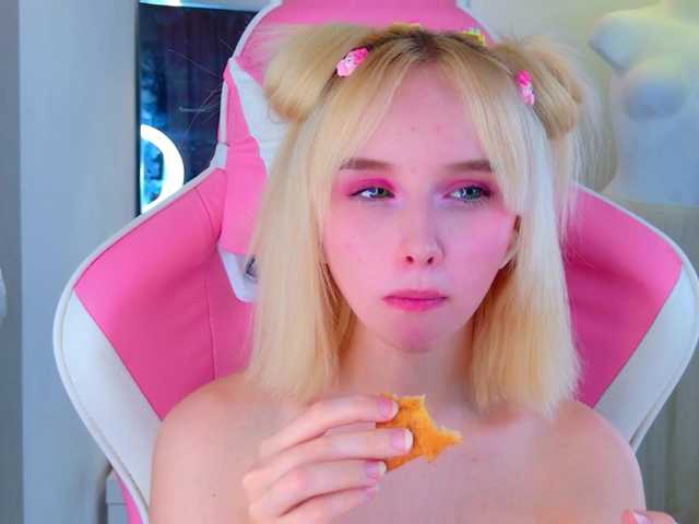 b4by-lol1's BongaCams show and profile