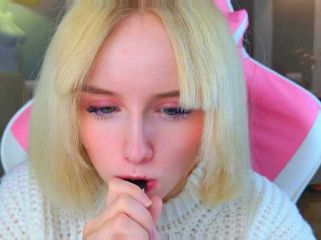 b4by-lol1's BongaCams show and profile