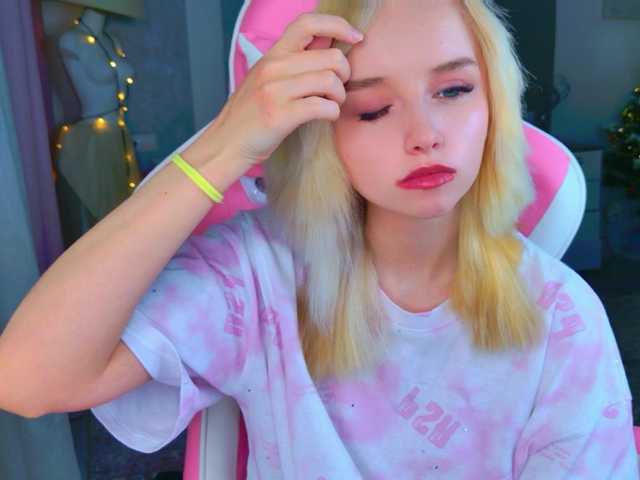 b4by-lol1's BongaCams show and profile