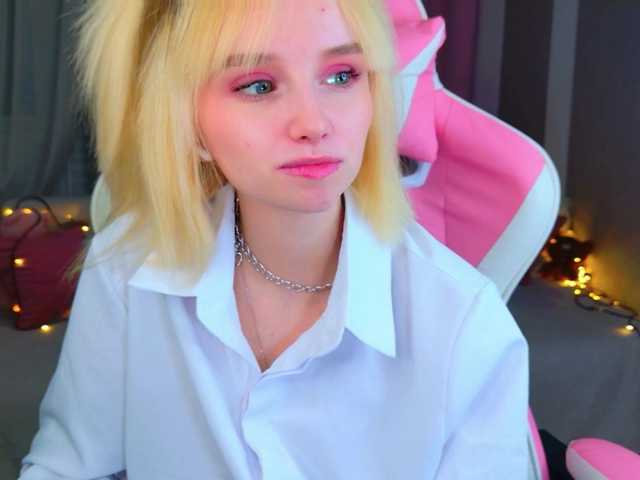 b4by-lol1's BongaCams show and profile