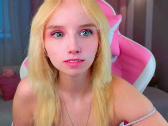 b4by-lol1's BongaCams show and profile