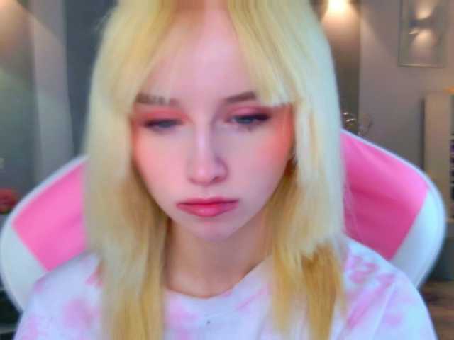 b4by-lol1's BongaCams show and profile