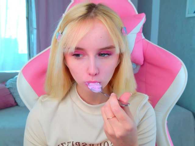 b4by-lol1's BongaCams show and profile