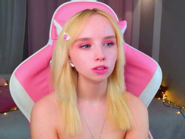 b4by-lol1's BongaCams show and profile