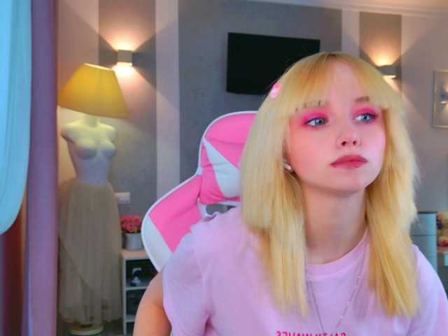 b4by-lol1's BongaCams show and profile