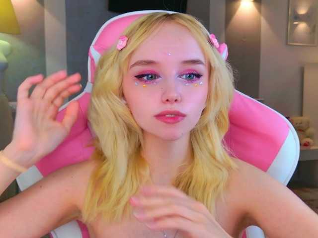 b4by-lol1's BongaCams show and profile