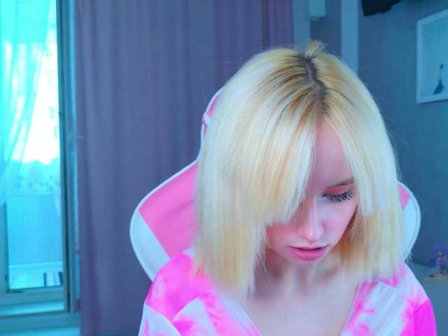 b4by-lol1's BongaCams show and profile