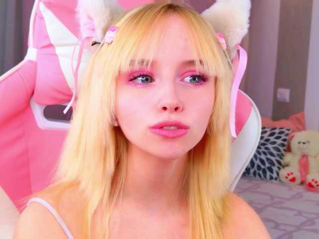 b4by-lol1's BongaCams show and profile