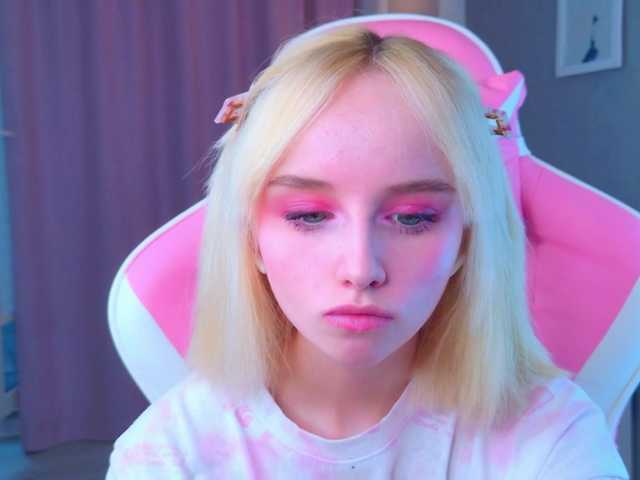 b4by-lol1's BongaCams show and profile