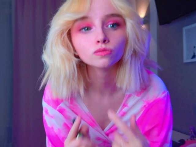 b4by-lol1's BongaCams show and profile