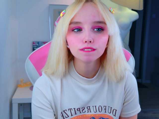 b4by-lol1's BongaCams show and profile