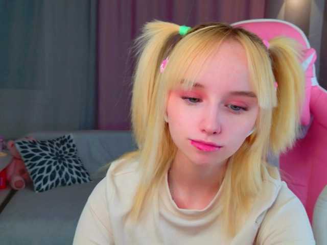 b4by-lol1's BongaCams show and profile