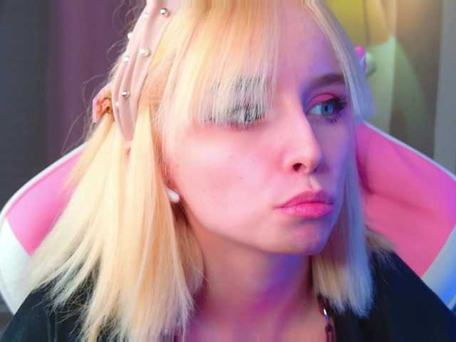 b4by-lol1's BongaCams show and profile