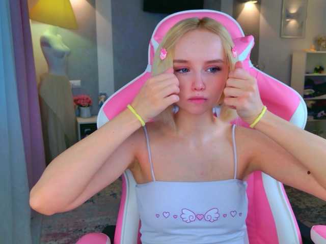 b4by-lol1's BongaCams show and profile