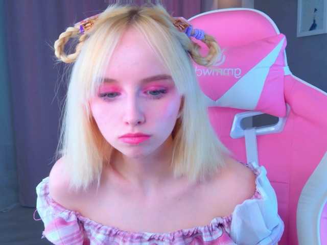 b4by-lol1's BongaCams show and profile