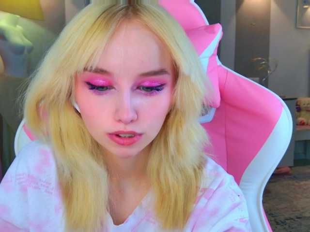 b4by-lol1's BongaCams show and profile