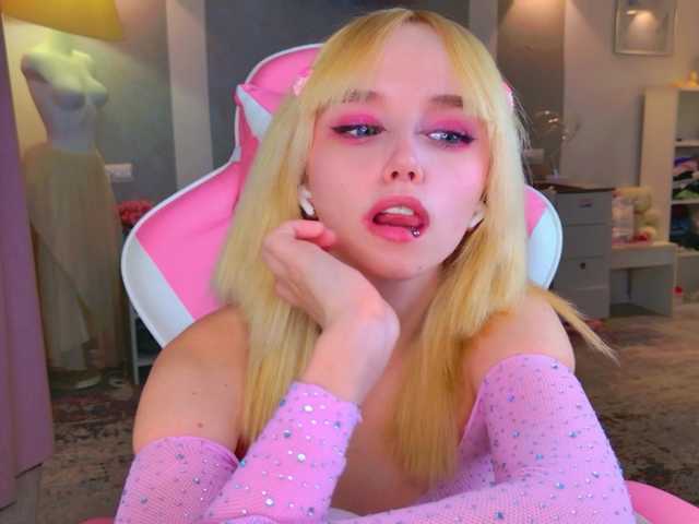 b4by-lol1's BongaCams show and profile