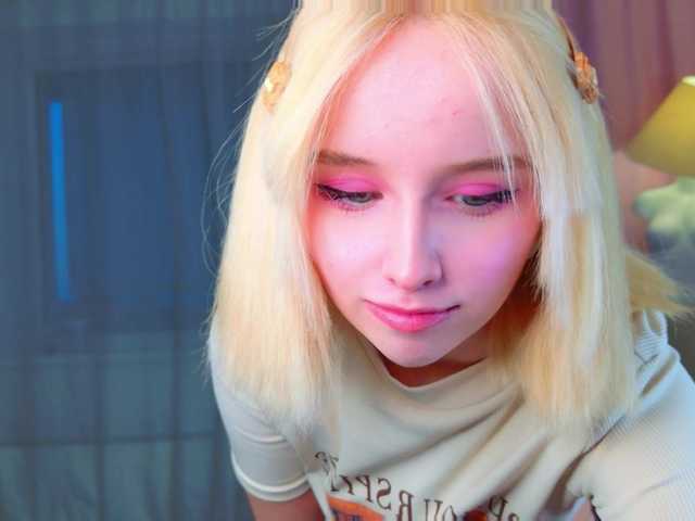 b4by-lol1's BongaCams show and profile