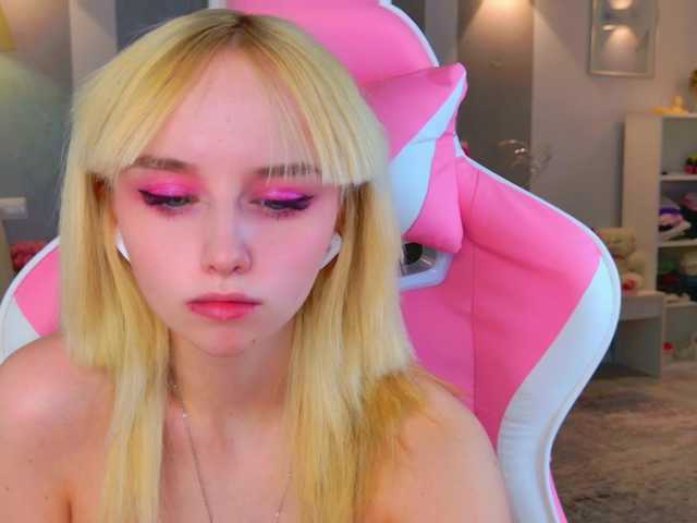 b4by-lol1's BongaCams show and profile