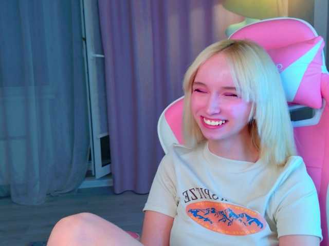 b4by-lol1's BongaCams show and profile