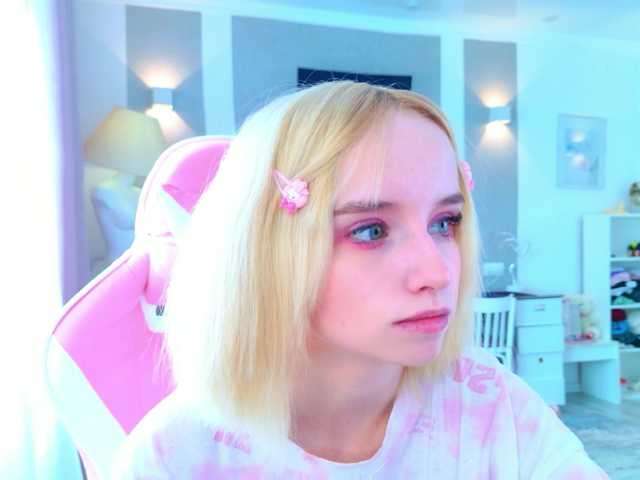 b4by-lol1's BongaCams show and profile