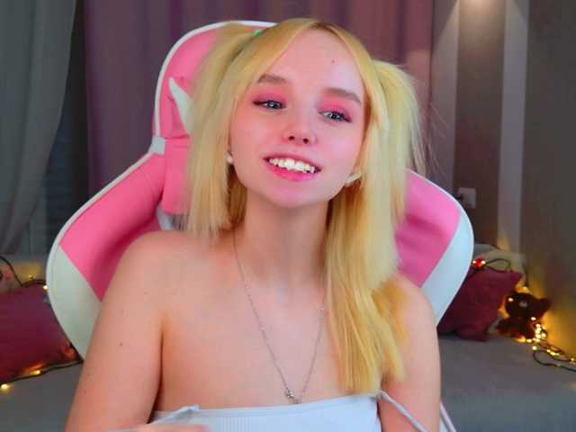 b4by-lol1's BongaCams show and profile