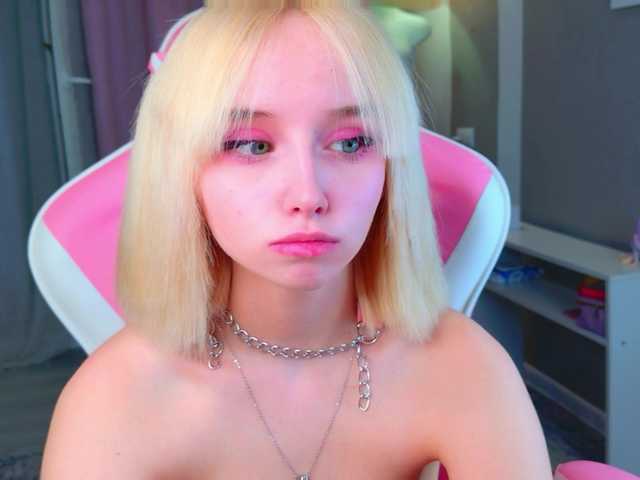 b4by-lol1's BongaCams show and profile