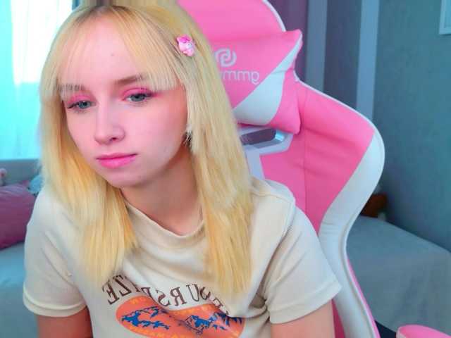 b4by-lol1's BongaCams show and profile