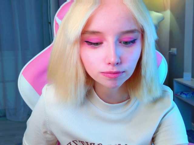 b4by-lol1's BongaCams show and profile