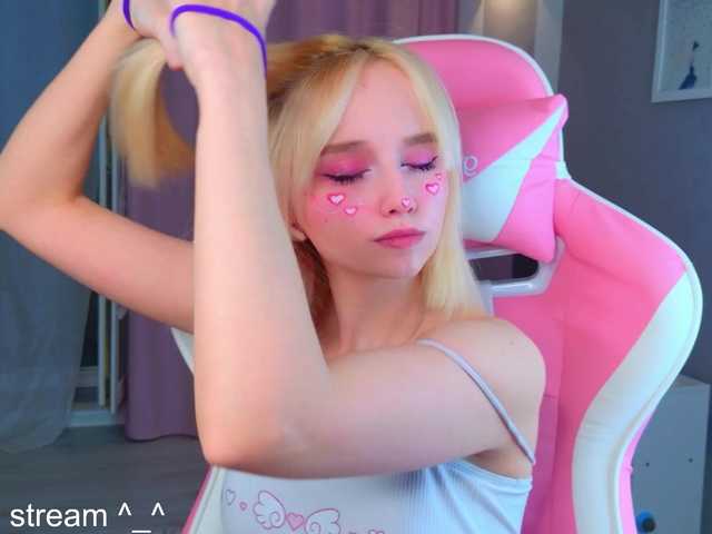 b4by-lol1's BongaCams show and profile