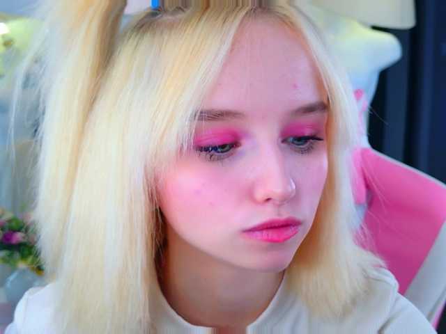 b4by-lol1's BongaCams show and profile